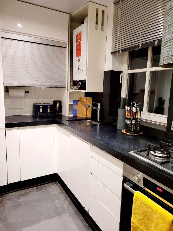 Apartament Stepney Gated Area With Parking & Garden