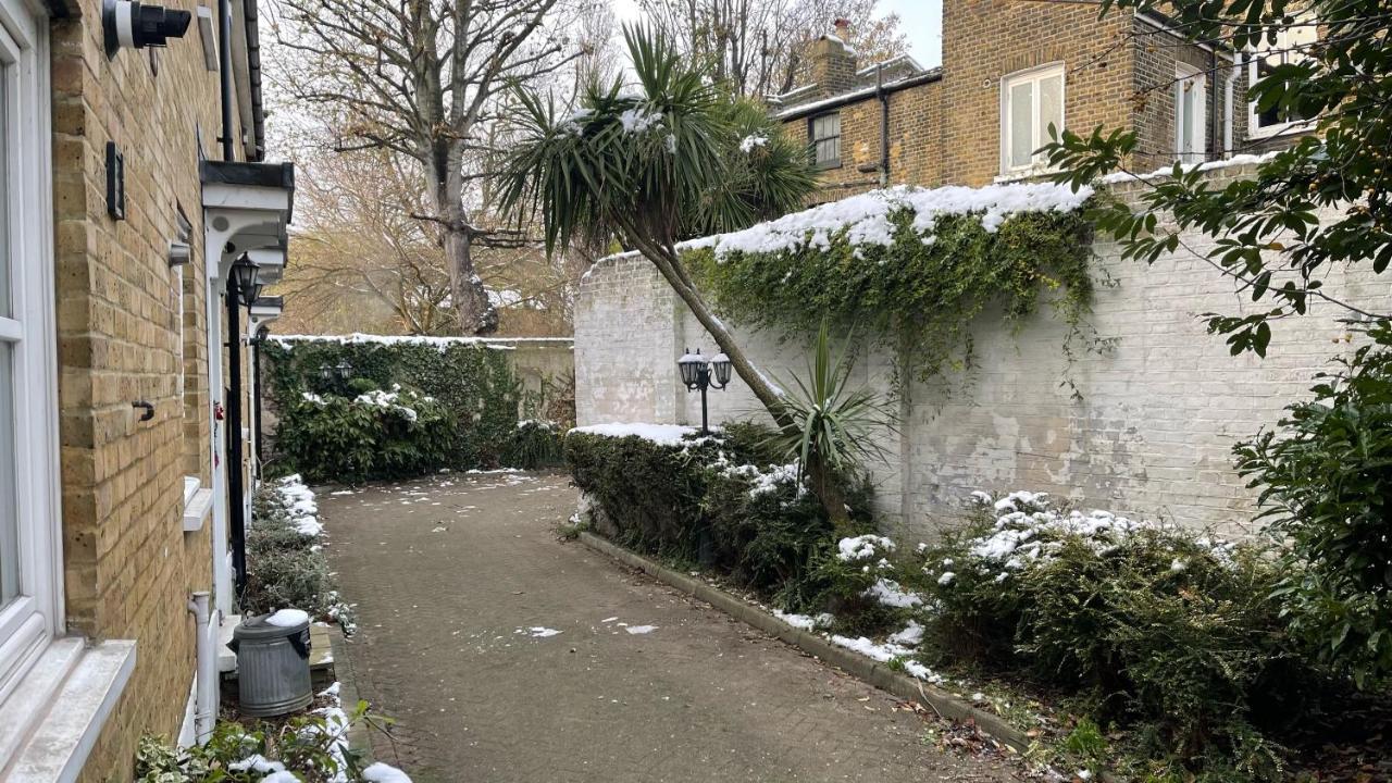 Stepney Gated Area With Parking & Garden Apartament Londra
